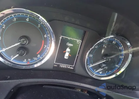 2018 Toyota Corolla Se z USA, uszkodzony, nr VIN 5YFBURHE9JP781660